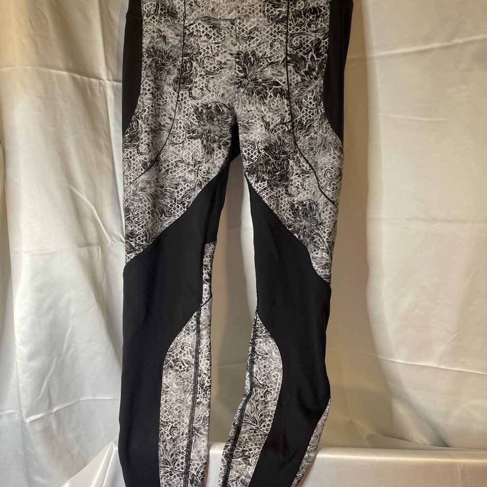 lululemon athletica Black and White Patterned Leggings Size 10